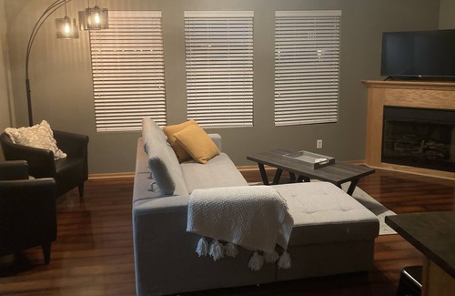 Omaha Casa | Beautiful 2 bed/2 bath Townhouse in West Omaha