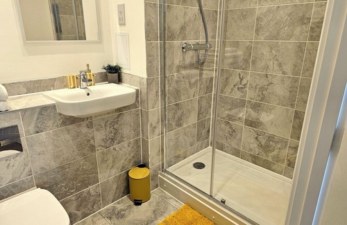 Greenhithe Apartamento | Beautiful 2-bed Apartment in Greenhithe, Bluewater, Free parking space