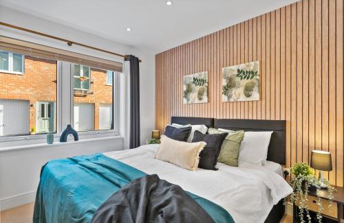 Warwick Casa | Beautiful 2 Bed Apartment in Warwick - Parking