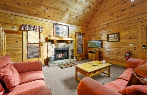 Sevierville Casa | Beautiful 2 Bed Cabin with Hot Tub and Resort Pool