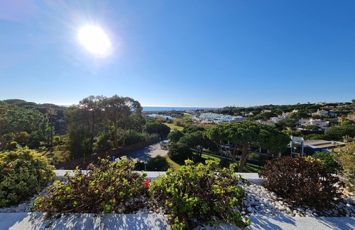 Vale do Garrao Apartamento | Beautiful 2 bed duplex apartment with breathtaking sea view, 5min walk to beach!