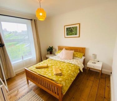 Redruth Apartamento | Beautiful 2 bed end terrace Victorian town house