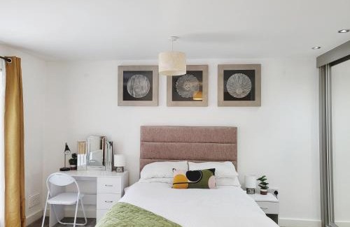 Wakefield Apartamento | Beautiful 2 Bed House, Central spot with free parking