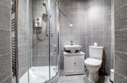 Wakefield Apartamento | Beautiful 2 Bed House, Central spot with free parking