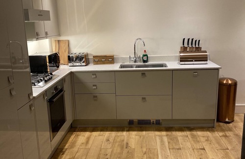 Wandsworth Casa | Beautiful 2 Bed House in Wandsworth with Secure Parking / Outdoor Space