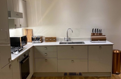 Wandsworth Casa | Beautiful 2 Bed House in Wandsworth with Secure Parking / Outdoor Space