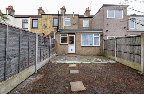 Barking Casa | Beautiful 2-bed House in Quiet Cul-de-sac