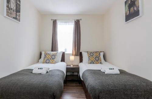 Barking Casa | Beautiful 2-Bed House in quiet cul-de-sac