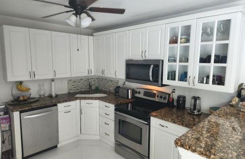 Coral Ridge Isles Casa | Beautiful 2-bed Suite with Heated Pool near beach