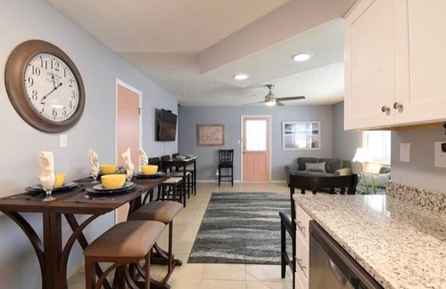 Northeast Virginia Beach Casa | Hermosa casa de pueblo de 3 habitaciones, 2 1/2 baños en Va Beach North End