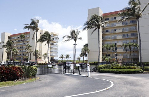 Hutchinson Island South Casa | Beautiful 2 bedroom 2 bathroom ocean front condo in Jensen Beach, Florida