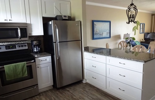 Iona Condominio | Hermoso Davis Lake 2 dormitorios / 2 baños condominio cerca de Sanibel!