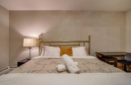Jasper Place Apartamento | Beautiful 2 bedroom/2bth and 2 Free Heated Parking