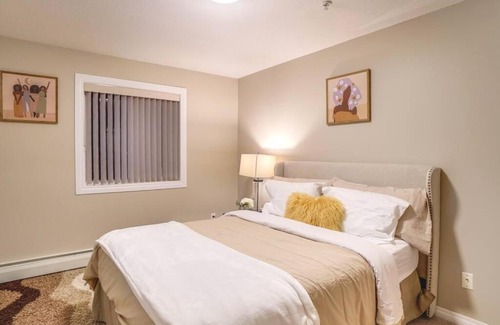 Jasper Place Apartamento | Beautiful 2 bedroom/2bth and 2 Free Heated Parking