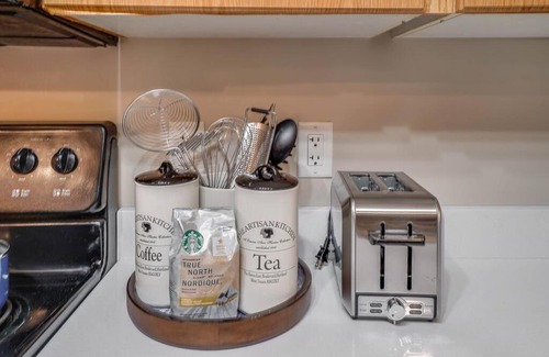 Jasper Place Apartamento | Beautiful 2 bedroom/2bth and 2 Free Heated Parking