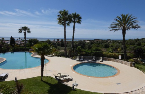 Alfarrobeira Apartamento | Apartamento de 2 habitaciones con vistas al mar Cerca del golf para 4 personas
