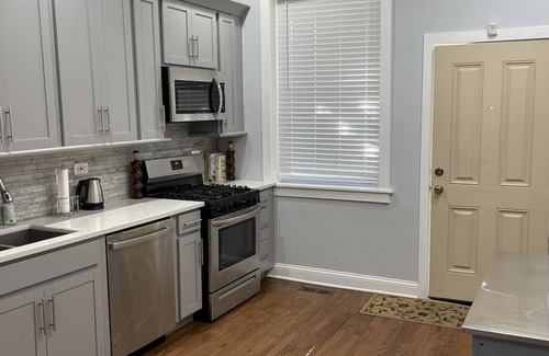 Woodlawn Apartamento | Beautiful 2-Bedroom Apt Near University of Chicago