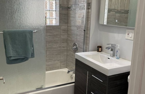 Woodlawn Apartamento | Beautiful 2-Bedroom Apt Near University of Chicago