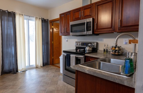 Utica Apartamento | Beautiful 2 Bedroom Apt. With fast Wifi & Netflix