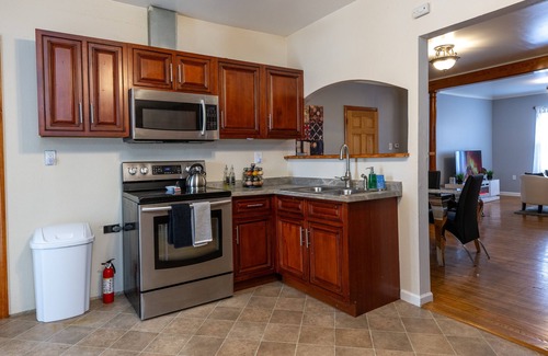 Utica Apartamento | Beautiful 2 Bedroom Apt. With fast Wifi & Netflix