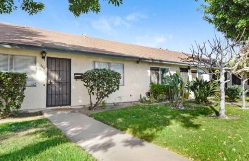 Northeast Anaheim Condominio | Beautiful 2-bedroom condo Orange County CA Everything needed garage WiFi and AC.