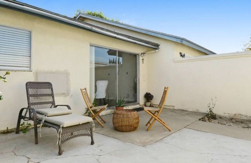 Northeast Anaheim Condominio | Beautiful 2-bedroom condo Orange County CA Everything needed garage WiFi and AC.