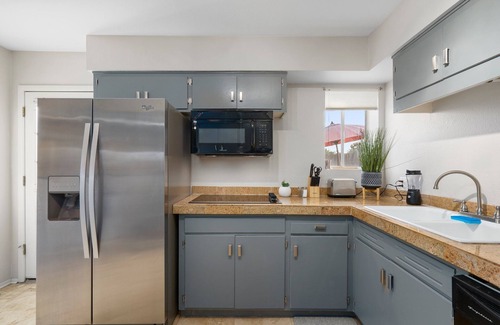 Alhambra Condominio | Beautiful 2 Bedroom Condo Designed for Comfort