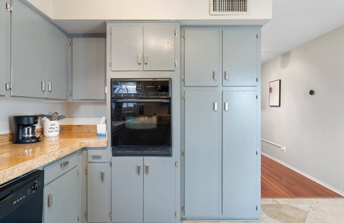 Alhambra Condominio | Beautiful 2 Bedroom Condo Designed for Comfort