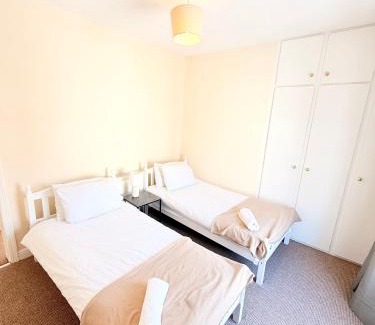 Hull Apartamento | Beautiful 2 bedroom fully equipped property 5-G WiFi, smart TV