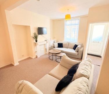 Hull Apartamento | Beautiful 2 bedroom fully equipped property 5-G WiFi, smart TV