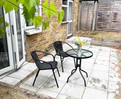 St. Mark's Apartamento | Beautiful 2 bedroom garden flat w/free parking