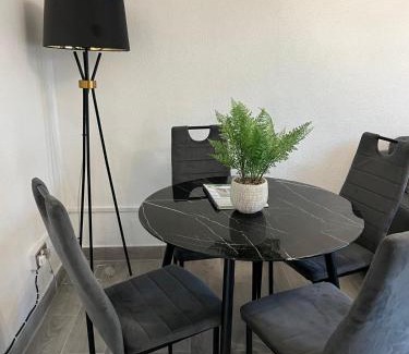 Grays Apartamento | Beautiful 2-bedroom in Grays close to Lakeside