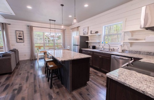 Highlands Cabaña | Beautiful 2-bedroom, sleeps 6, modern mountain chic cottage - Limbertwig