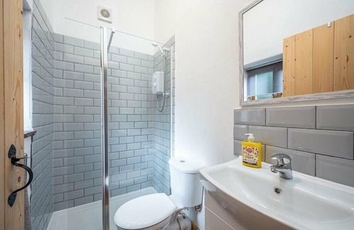 Usk Cabaña | Beautiful 2 bedroom Stable conversion, Private HotTub, Dog Friendly