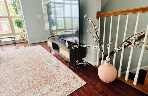 Inner Harbor Casa | Beautiful 2-bedroom townhome in innerharbor Baltimore with parking.