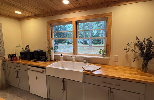 Thomasville Cabaña | Beautiful 2-bedroom cottage with private outdoor oasis. Minutes from downtown.