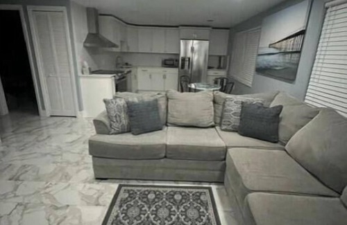 Moorings Casa | Beautiful 2 BR 2 Bth 1 mile to beach 2.5 Mile to 5th Ave shopping and dining