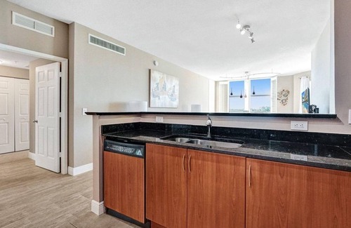 East Ocean Ave Condominio | Beautiful 2 Br. Condo (100897) by Houzlet