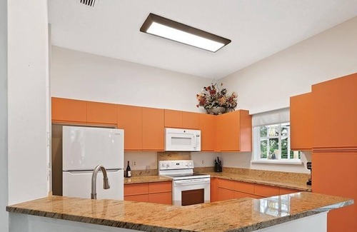 Wabasso Beach Condominio | Beautiful 2 Br. Condo (320469) by Houzlet