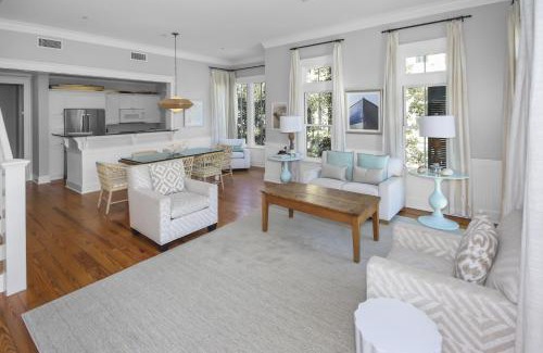 Beach District Apartamento | Beautiful 2 BR WaterColor 6 WaterColor Blvd #201 Steps to Beach Club condo