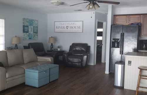 Welaka Casa | Beautiful 2 Story Home, w/Lift to 2nd Floor Balcony, on St Johns River Sleeps 10