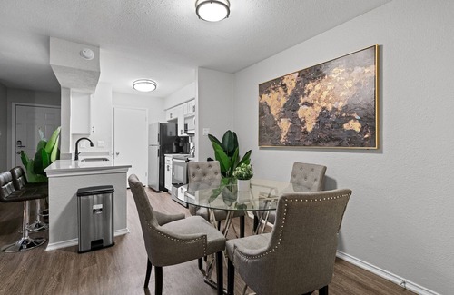 University Hills and Windsor Park Apartamento | Beautiful 2BD/2BA in University Hills 3674