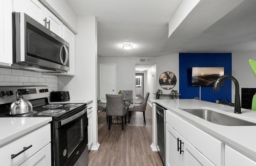 University Hills and Windsor Park Apartamento | Beautiful 2BD/2BA in University Hills 3674