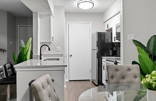 University Hills and Windsor Park Apartamento | Beautiful 2BD/2BA in University Hills 3674