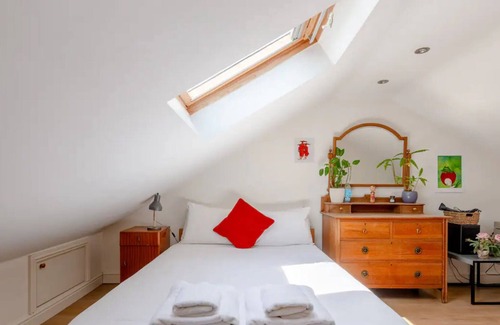 Shacklewell Otro | Beautiful 2BD House with Garden - Stoke Newington