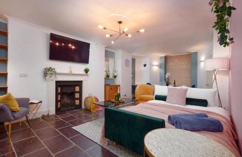 Upper Town Apartamento | Beautiful 2Bedroom 4 actual beds House with WiFi by PureStay