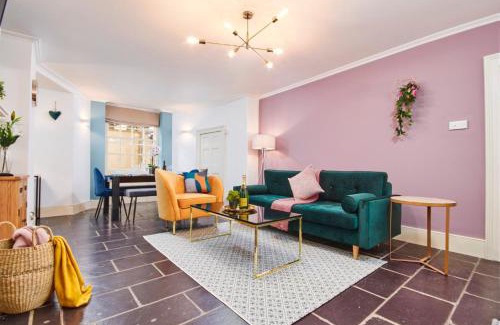 Upper Town Apartamento | Beautiful 2Bedroom 4 actual beds House with WiFi by PureStay
