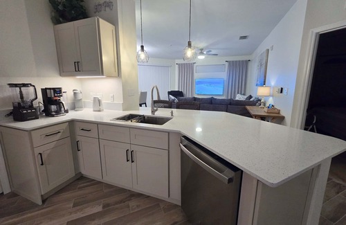 Sarasota Condominio | Modern 2BR/2BA 1st Fl Condo in Sarasota, Pet-Friendly, Near UTC, Lido & Siesta