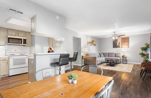 Cherrywood Apartamento | Beautiful 2BR 5 Mins to UT 3686