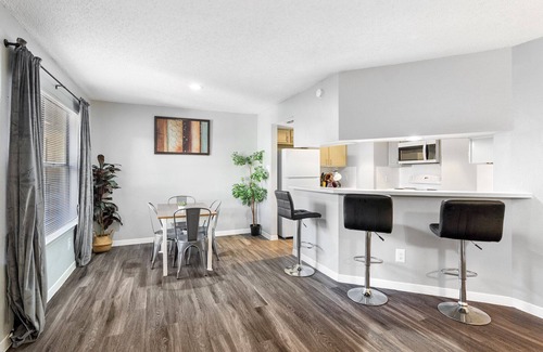 Cherrywood Apartamento | Beautiful 2BR 5 Mins to UT 3686